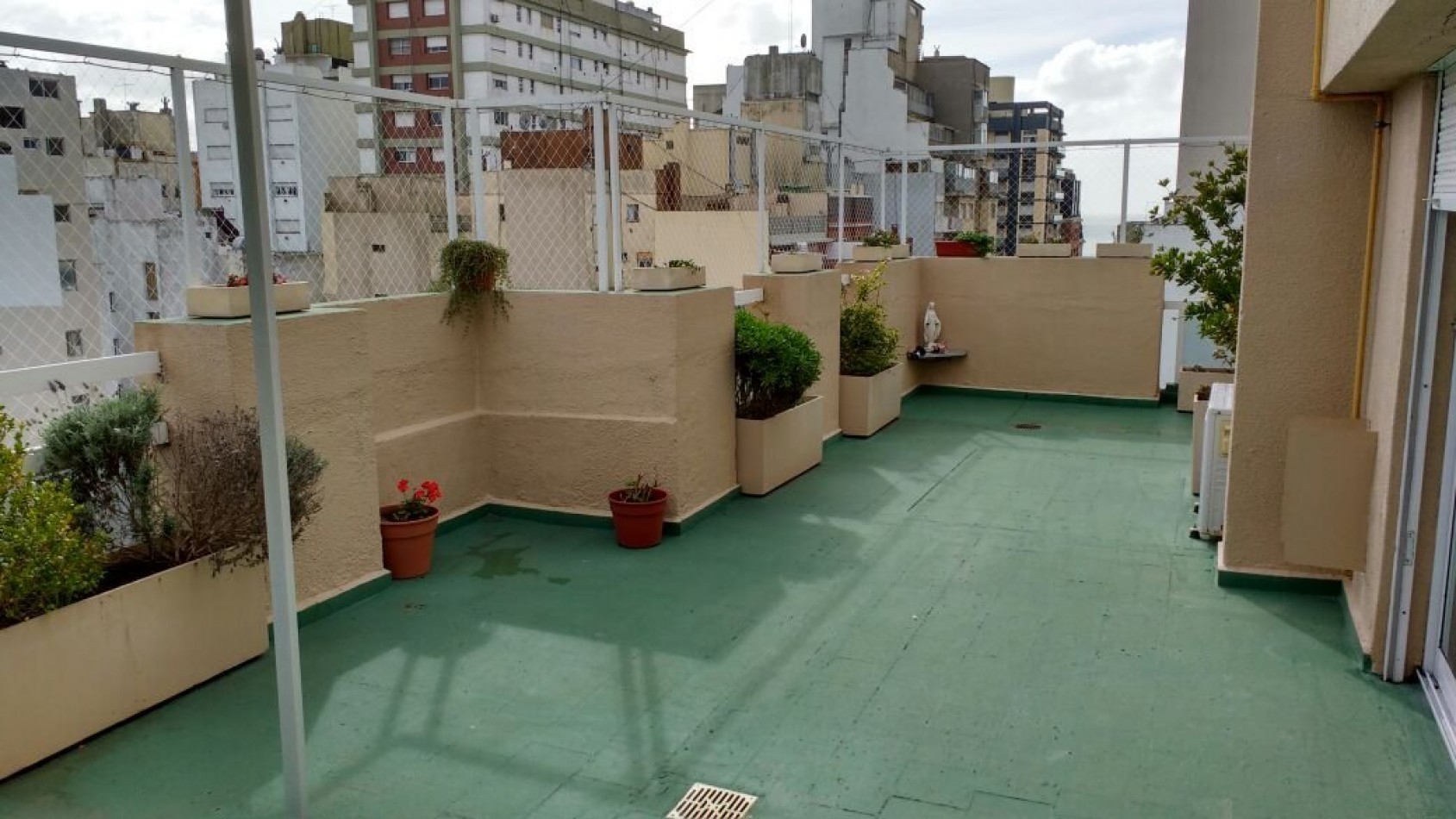 MUY BUEN DEPARTAMENTO TIPO PENTHOUSE