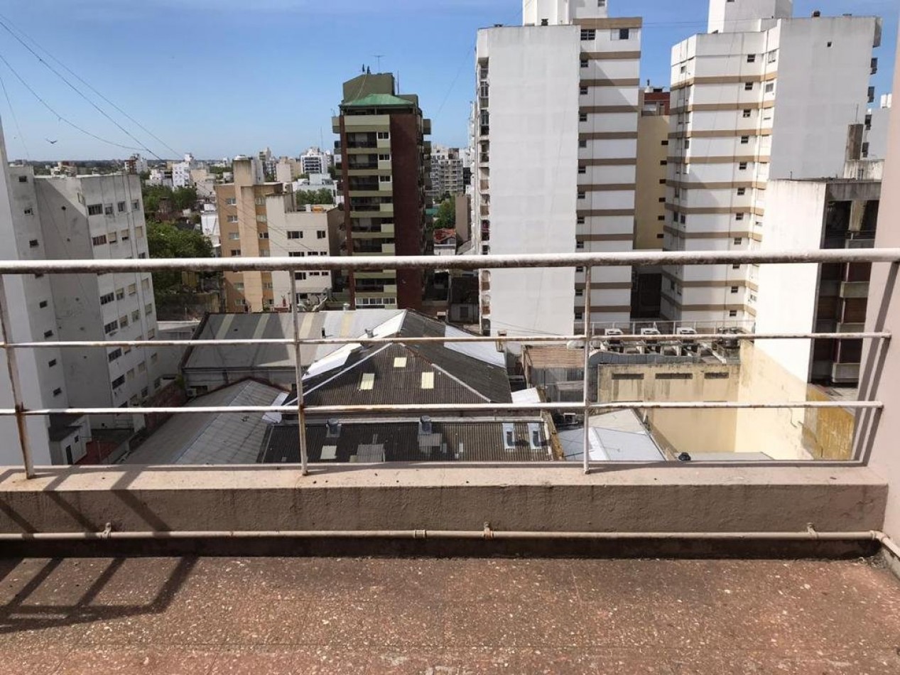 Dto con balcon a la  calle  3ambientes