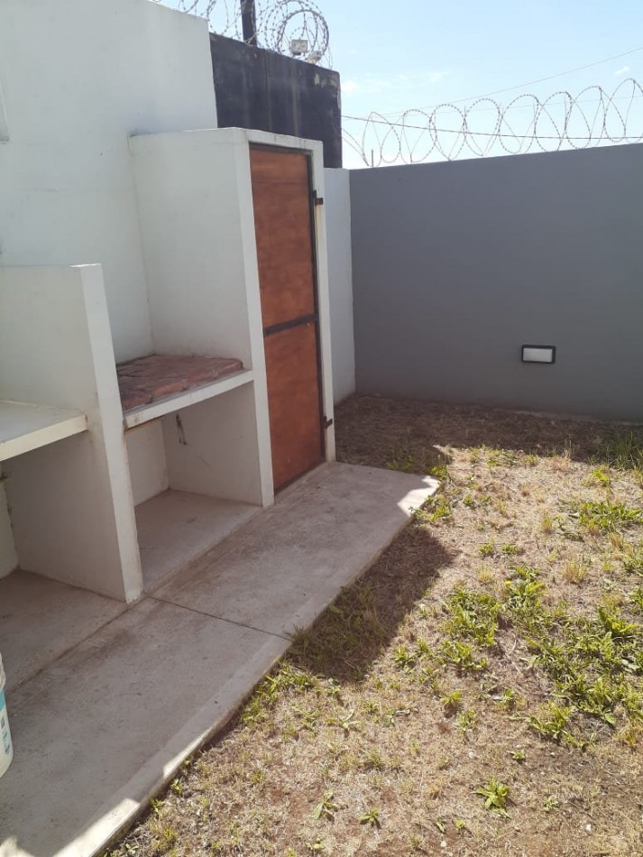 duplex 3 ambientes con patio y parrilla a estrenar a una cuadra del mar