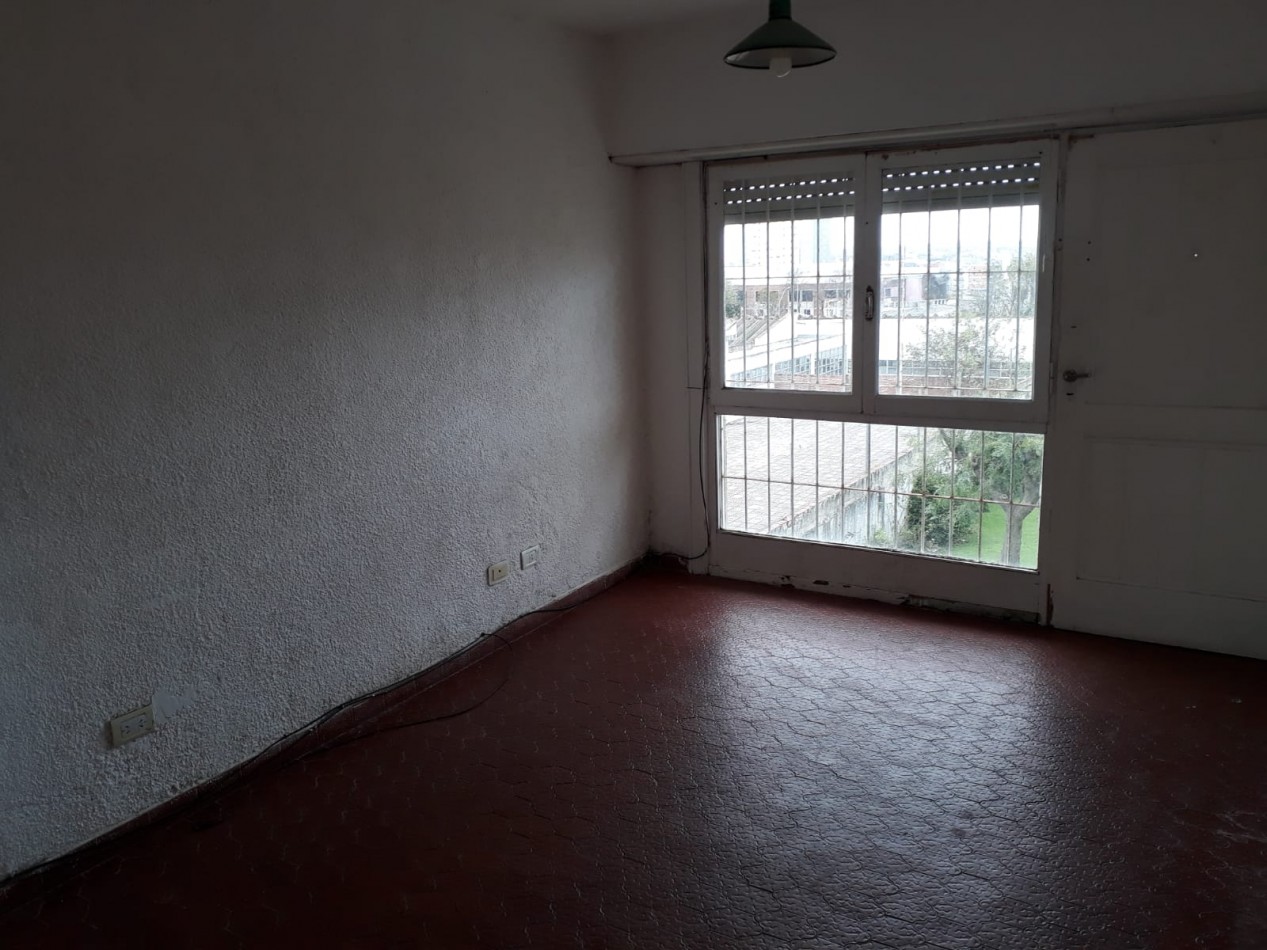 OPORTUNIDAD departamento 3 ambientes con dependencia a la calle