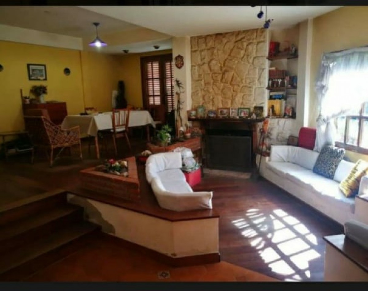 Oportunidad! Casa de cinco dormitorios en venta