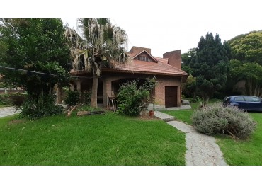 Oportunidad! Casa de cinco dormitorios en venta