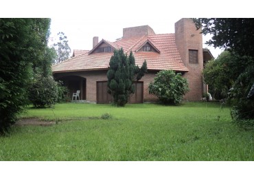 Oportunidad! Casa de cinco dormitorios en venta